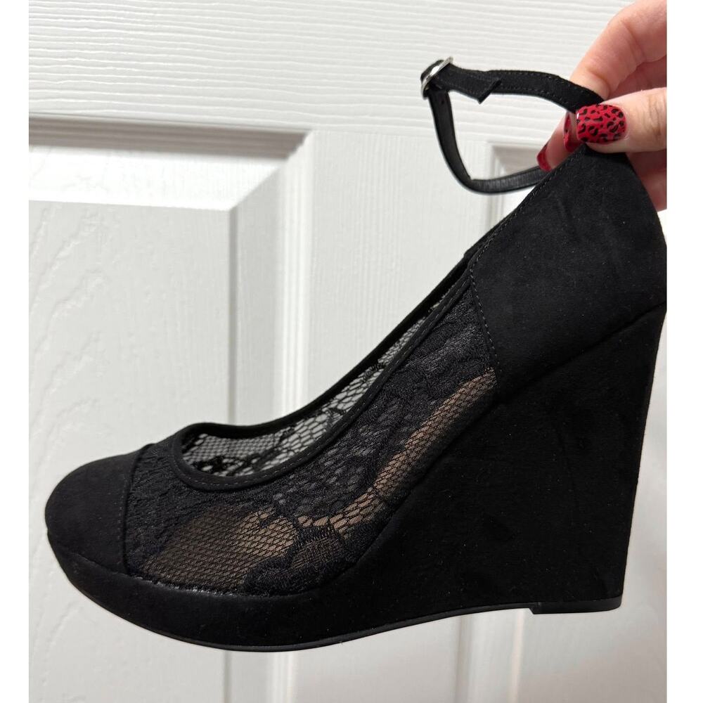 Torrid 10W 10 Wide Sexy‎ Black Lace Platform Faux Suede & Mesh 4.5" Wedge Heels
